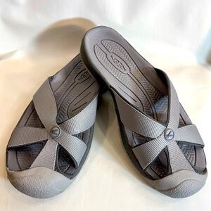 KEEN Sz 9 Bali Slide Slip On Strappy Walking Hiking Casual Sandals